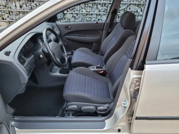 Mazda 323 – zdjęcie 2