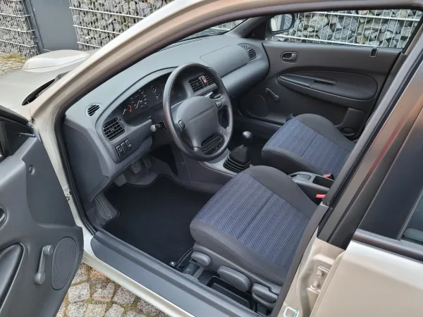 Mazda 323 – zdjęcie 7