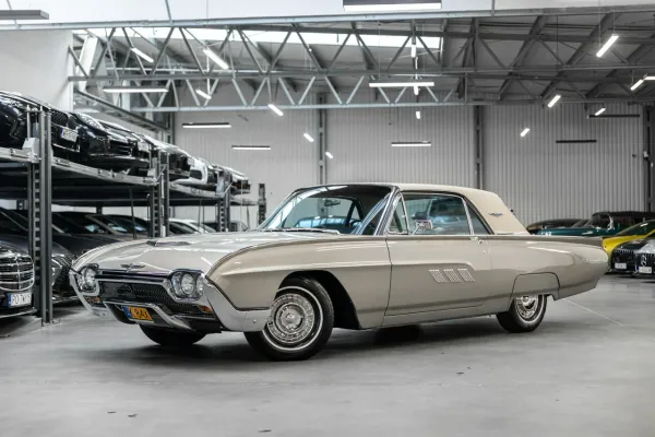 Ford Thunderbird III – zdjęcie 1