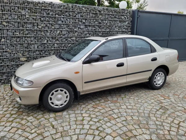 Mazda 323 – zdjęcie 3